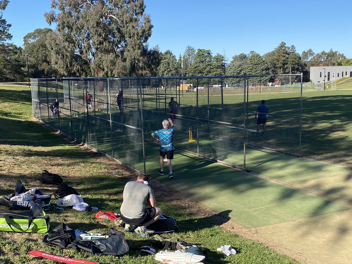 NZAustralia's tweet photo. The Overarmers, the High Commission ๐ team, had a mostly injury free hit out in the beautiful late afternoon #KenBehren sun before their @LMSCanberra competition commences next week. Weโre aiming high - more than just one win in the season would be nice ๐ https://t.co/Wzxvms6So4