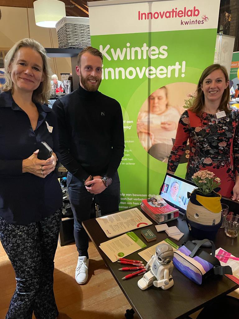 Kwintesggz's tweet photo. Collega’s op de #zorgmarkt in Utrecht. Hier komen #gemeenten en #zorgpartijen samen. Robot #Tessa en robot #alpha mini waren ook van de partij. https://t.co/44teZamOBy