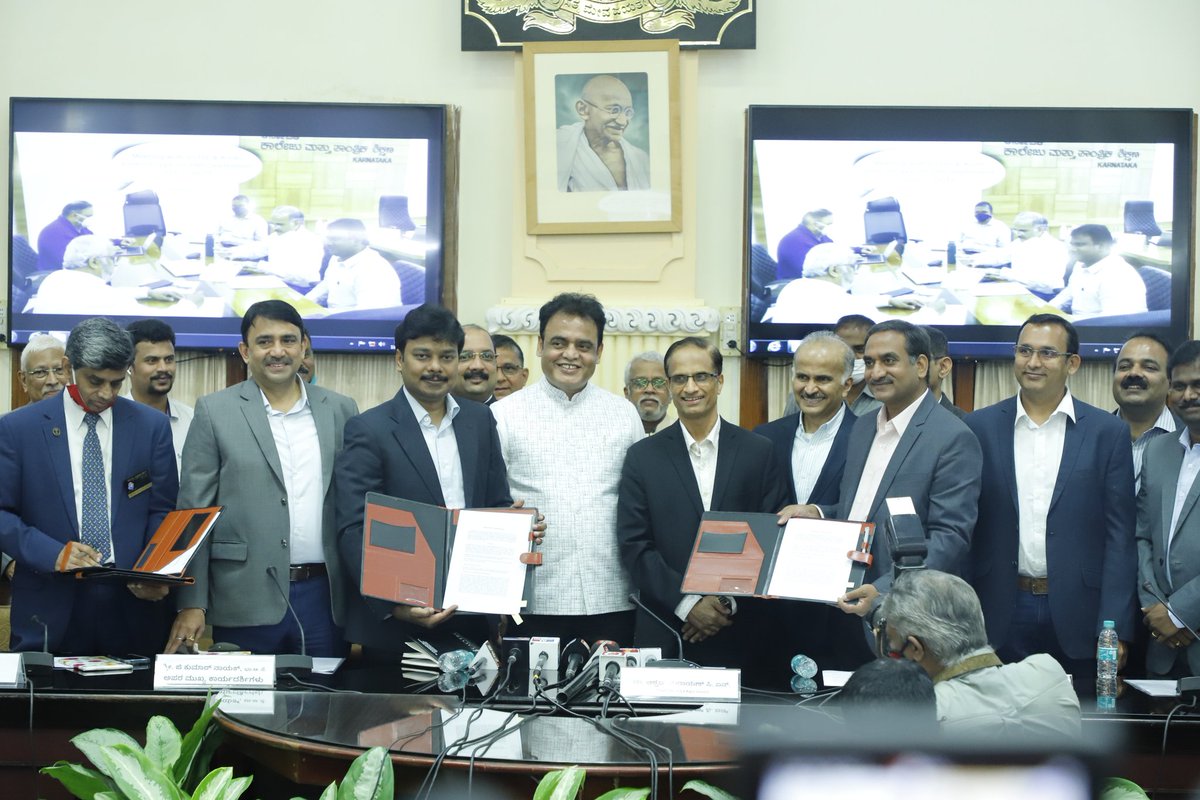 Dr. C.N. Ashwath Narayan (@drashwathcn) on Twitter photo Karnataka is a step closer to be the lead provider of highly skilled workforce.
Dept of Collegiate and Technical Education sign an MOU with Infosys which is the 1st of its kind in Indian IT- history. The "Help Educate" program will be a game changer.
#HelpEducate <a href="/CMofKarnataka/">CM of Karnataka</a> Karnataka is a step closer to be the lead provider of highly skilled workforce.
Dept of Collegiate and Technical Education sign an MOU with Infosys which is the 1st of its kind in Indian IT- history. The "Help Educate" program will be a game changer.
#HelpEducate <a href="/CMofKarnataka/">CM of Karnataka</a>