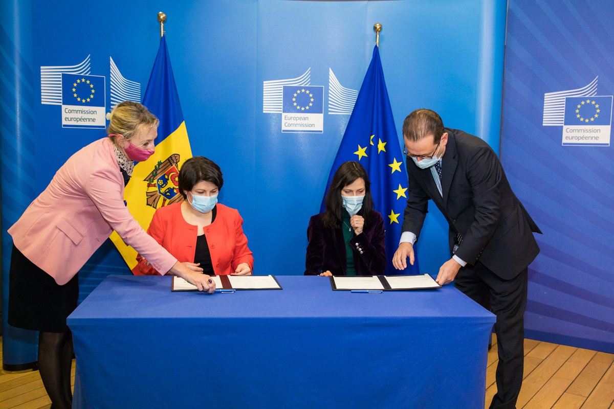 natgavrilita's tweet photo. Great news 4 the research community in 🇲🇩- today in #Bruxelles we joined #HorizonEurope. Delighted to meet on this occasion w/ @GabrielMariya, someone as passionate about education as I am. We discussed 🇪🇺innovation programs &amp; opportunities for students back home in Moldova. https://t.co/uw2SjpUv5t