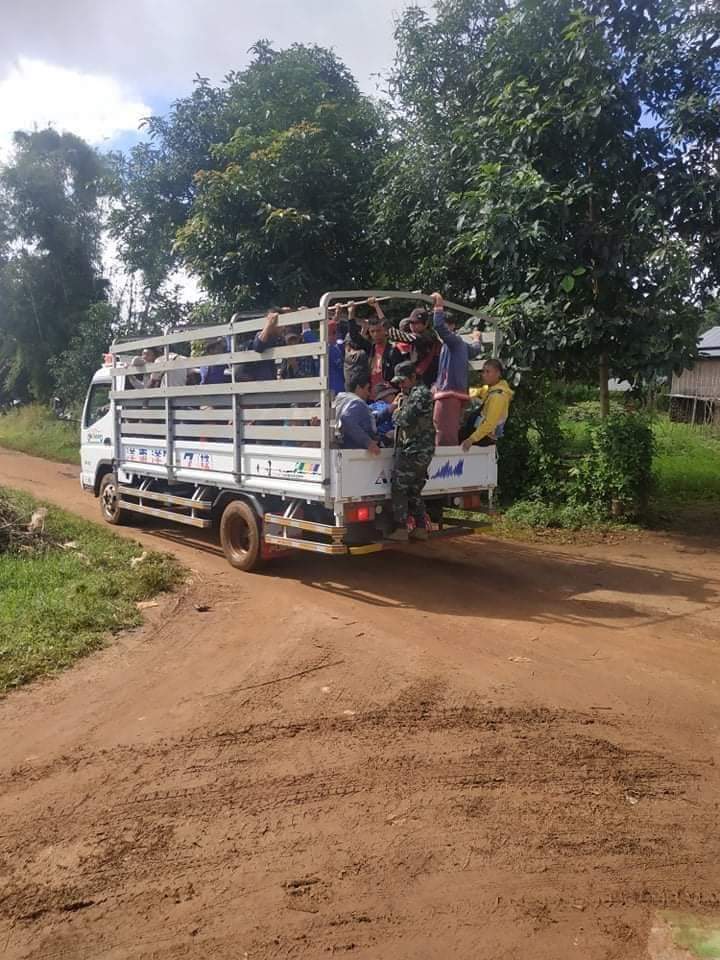 Chanapai247's tweet photo. As junta terrorists arbitrarily OPNED HEAVY WEAPONS in Shwe-Pyi-Aye AKA #KaThae village of #PhaeKhon tsp from 3 AM to 4 AM of this morning , armedless locals have to anscond from their village with the help of @FreeBurmaRangrs &amp; KNDF B-03 .

#Oct27Coup #WhatsHappeningInMyanmar https://t.co/sp15nqxqEM