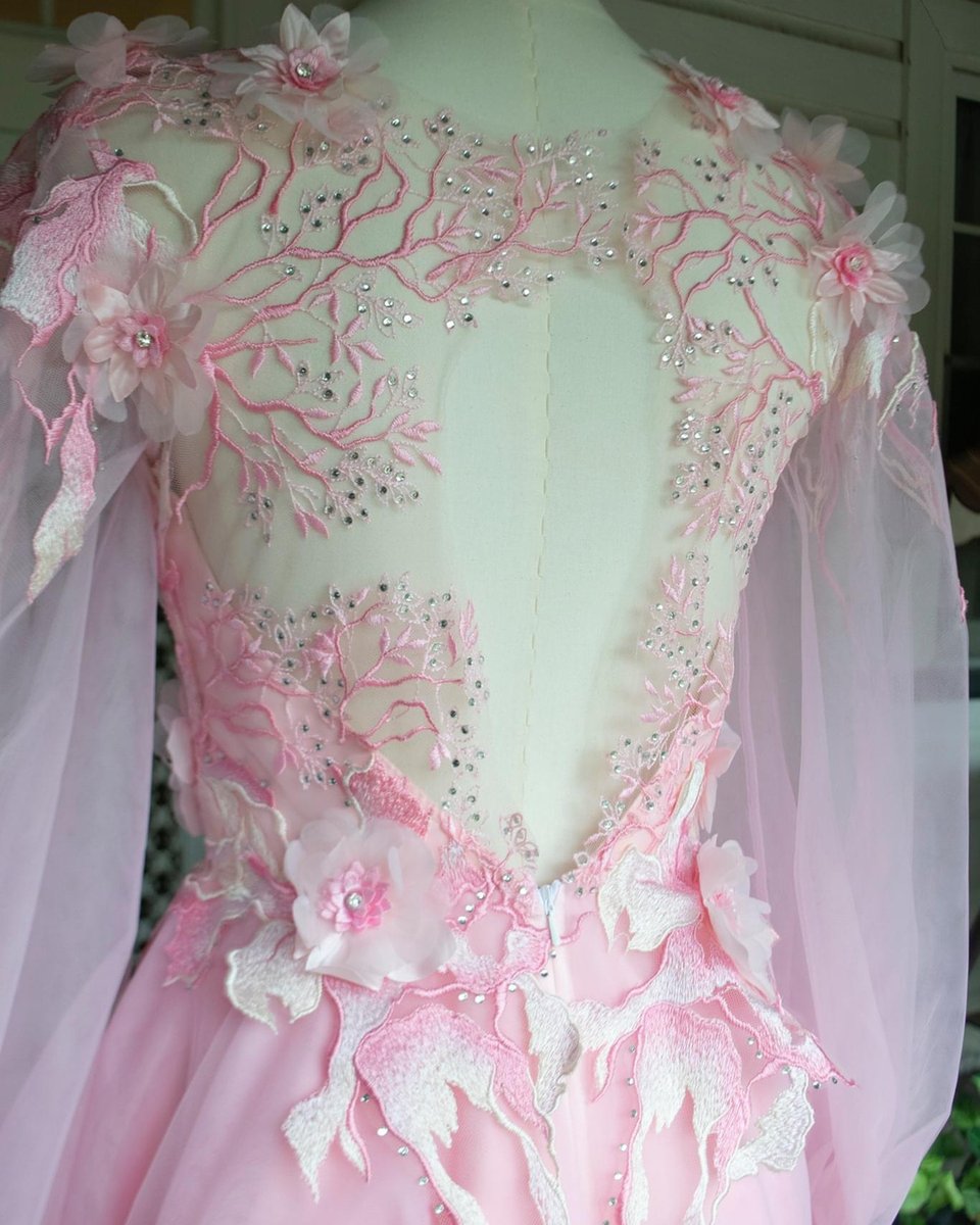 Hand sewn back details 💗