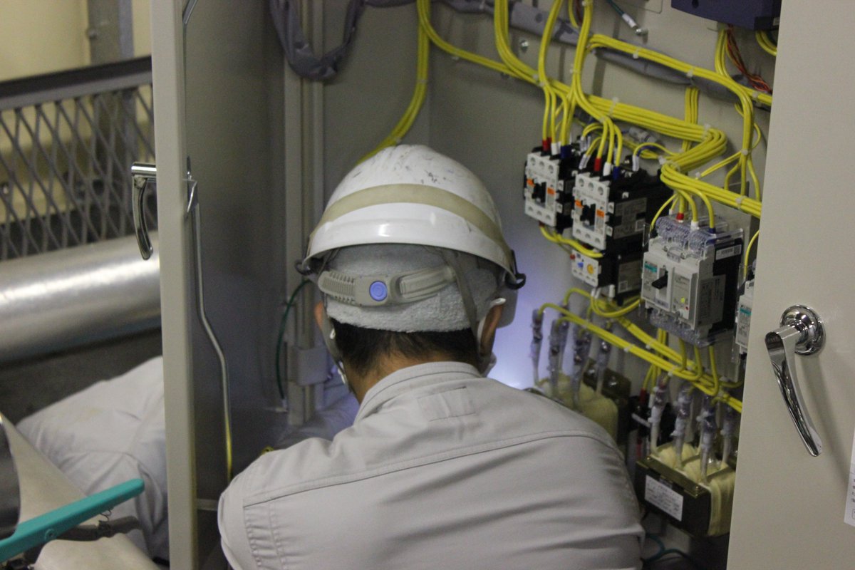 fuji_denki's tweet photo. 某マンションの加圧給水ポンプのリニューアル工事の現場に伺いました！電気の会社ですが、【ポンプ】も施工します！
少しでも早く水を復旧できるよう準備を重ねてきました。職人さんの手際の良さと連携もあり、工事は無事完了しました！
 #電気工事 #マンション #ポンプ室 #修繕工事 #改修工事 #BCP https://t.co/rDlYfVa4E2