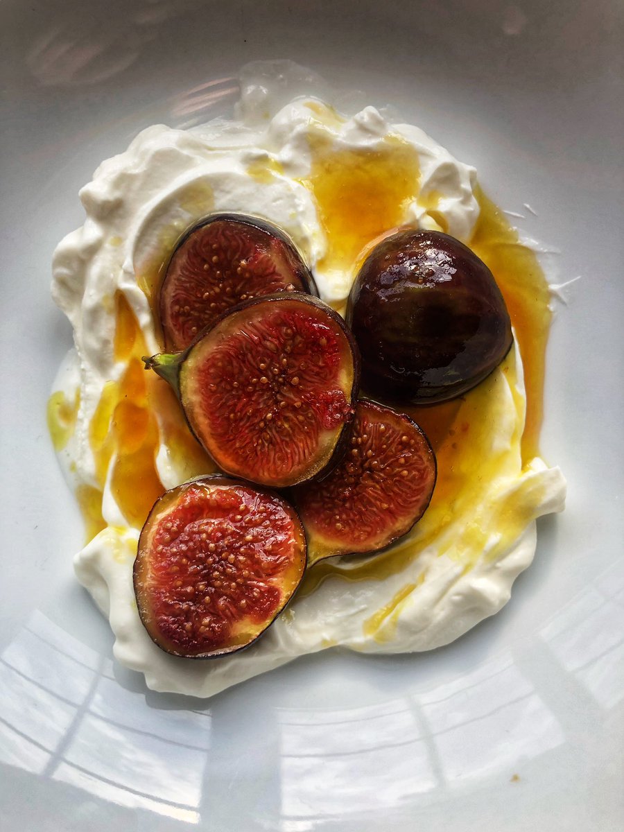 Food4lovers's tweet photo. Figs pan fried in extra Virgin olive oil
Drizzle of Honey
Squeeze of Lime
Greek Yoghurt
Have a different breakfast everyday
#LoveFood #PuddingForBreakfast https://t.co/uTbrtadw1B