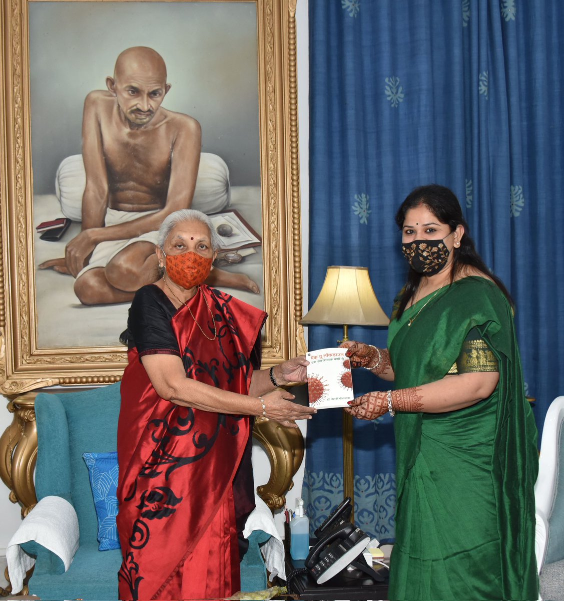 Drnehashri's tweet photo. @anandibenpatel आज आदरणीय राज्यपाल(उत्तर प्रदेश) महोदया को अपनी पुस्तक "थैंक यू लॉक डाउन:एक सकारात्मक चश्मे से"भेट की और उनका आशीर्वाद प्राप्त किया।
धन्यवाद राज्यपाल महोदया https://t.co/6kSIw8NWxk