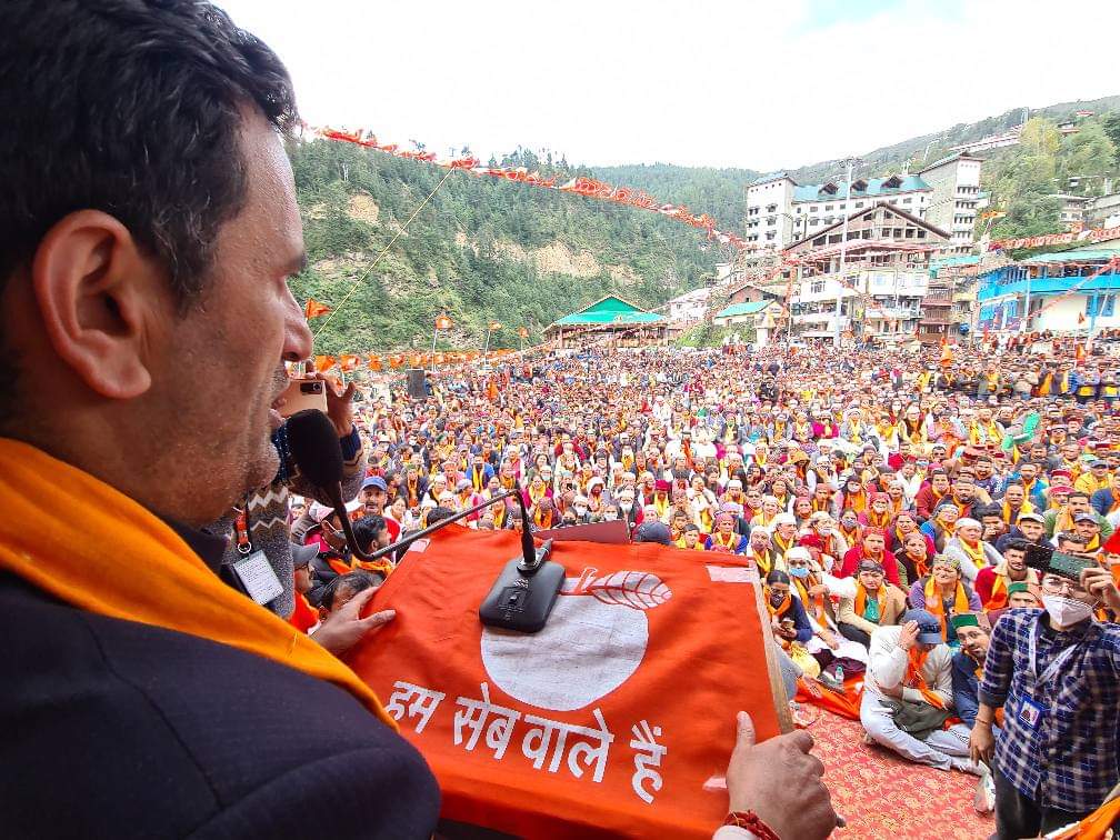 buntykhimta's tweet photo. हम #सेब वाले है ।
#इतिहास रच चुका है 
ये सब स्टार प्रचारक है
इस उपचुनाव में इतिहास रचा जाने वाला है।
सेब वालों में ऐसी एकता देखकर श्री नरेन्द्र बरागटा जी स्वर्ग में बहुत खुश होंगे। 
30 तारीख को तीसरे नंबर पर सेब के सामने वाला बटन दबाएं और श्री चेतन बरागटा जी को अपना आशीर्वाद दे। https://t.co/EVcZWZr3cS