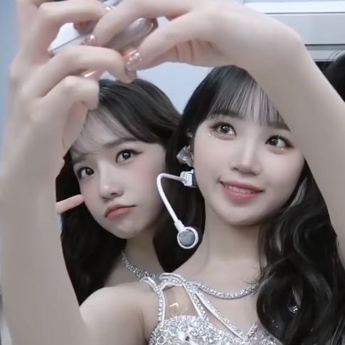 kcwhourly's tweet photo. #CHAEWON https://t.co/1FXiAgY4Ry