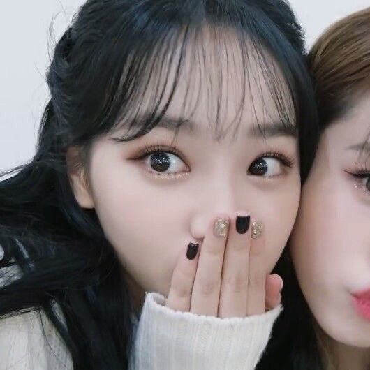 kcwhourly's tweet photo. #CHAEWON https://t.co/1FXiAgY4Ry