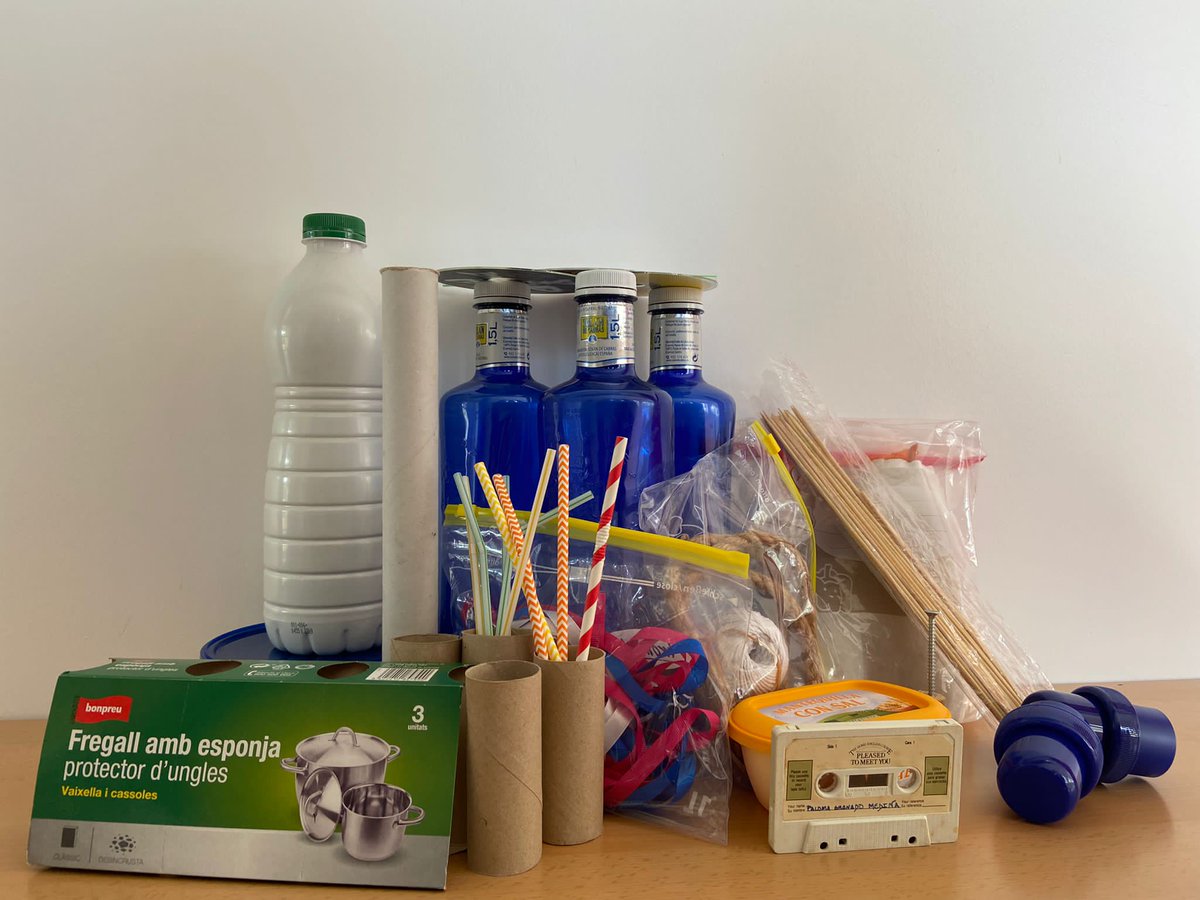 ErasmusTeams's tweet photo. Students of third of ESO have started an activity called #tinkering as part of the #teamerasmus.

With this, they learn about the different chemical elements of the #periodictable.

#erasmus #sepie #europeanunion #institutelvern #steam #novestecnologies #erasmusplus #epluscatedu. https://t.co/DupjMPgYc4