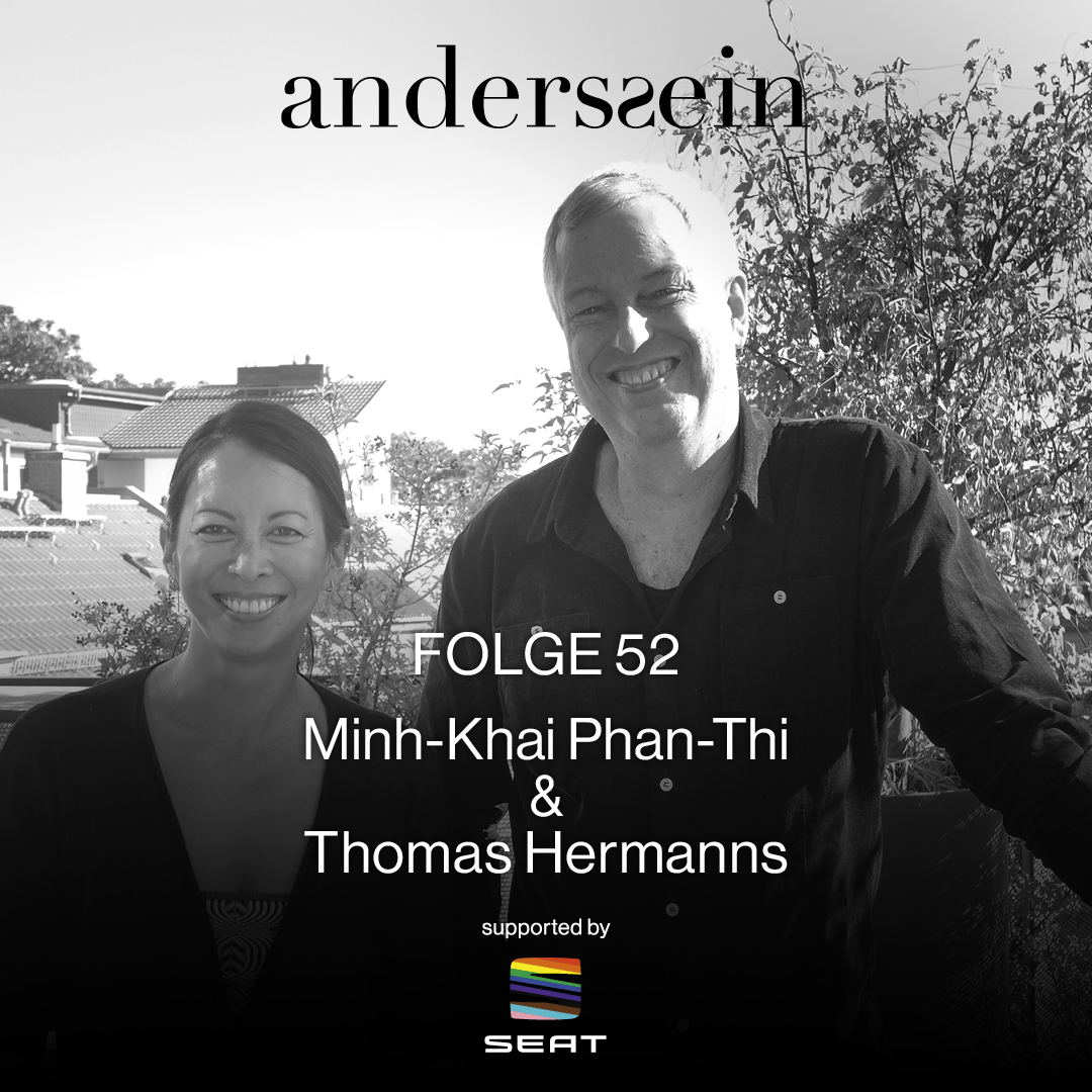 "Vom Kinderzimmer ins Wohnzimmer waren es gerade mal 10 Meter. Es waren die längsten 10m meines Lebens", erzählte Thomas Hermanns über sein Coming-out. Wie seine Eltern reagierten und wie er schließlich zur Comedy kam, hört ihr in der neuen Folge des #anderssein #podcast.