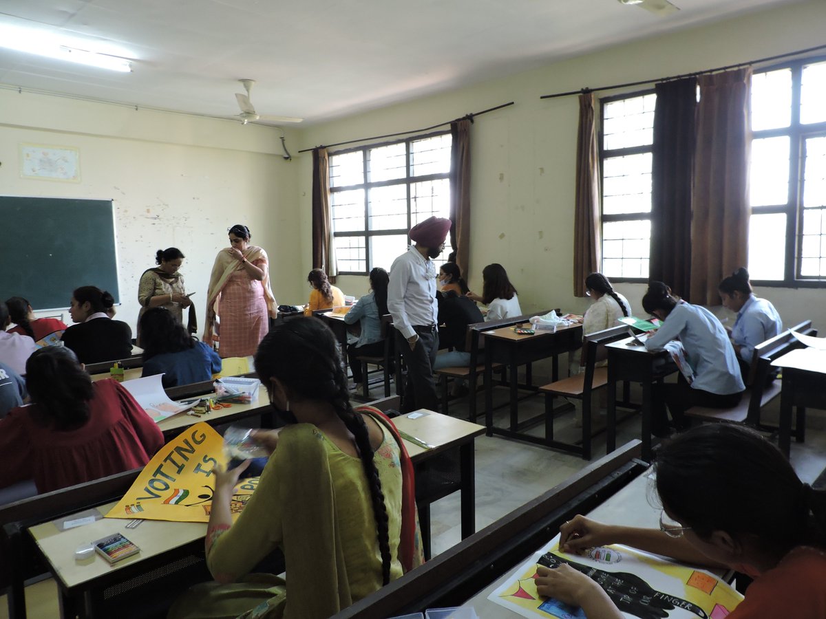 MohaliDlsa's tweet photo. PAN INDIA AWARENESS &amp; OUTREACH PROGRAMME: 
Legal awareness seminar was conducted at Rattan Group of Institutions, Sohana by Secretary, District Legal Services Authority, SAS Nagar on Dated- 27.10.21
@NALSALegalAid 
@LegalAidPunjab https://t.co/hV7hpoSxhz
