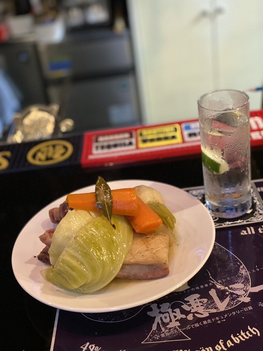 LitBar2's tweet photo. こんばんわー！
BarLitです！
なかなか寒くなりましたね？
まだ10月ですよね？

こんだけ寒いんで無性にポテが食べたくなったんで今夜はポテ用意してますね！

営業時間は19時頃から0時？

そして、BarLitでは平日一緒に働いてくれる方を募集しております。

詳細は直接連絡頂ければ幸いです！！ https://t.co/AXgU1yKnNw