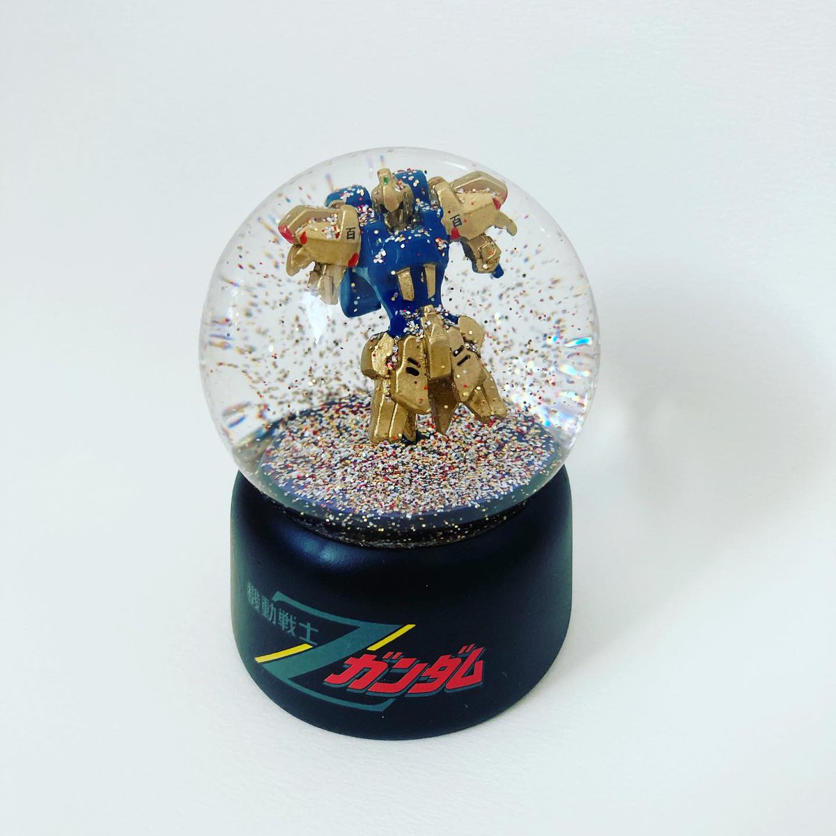 機動戦士zガンダム最終話のシーンを再現した スノードームg 百式 まだだ まだ ちょっ子のイラスト