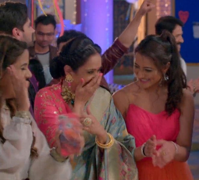 GaytriParody's tweet photo. @Malkit_shaurya @AnmolArora_AA @Bebo_Sabherwal @Sree1527 @kitty_sabherwal @AlokSabherwal 😂😂😂😂😂😂...ohhh shit https://t.co/8xUNPGHuzd