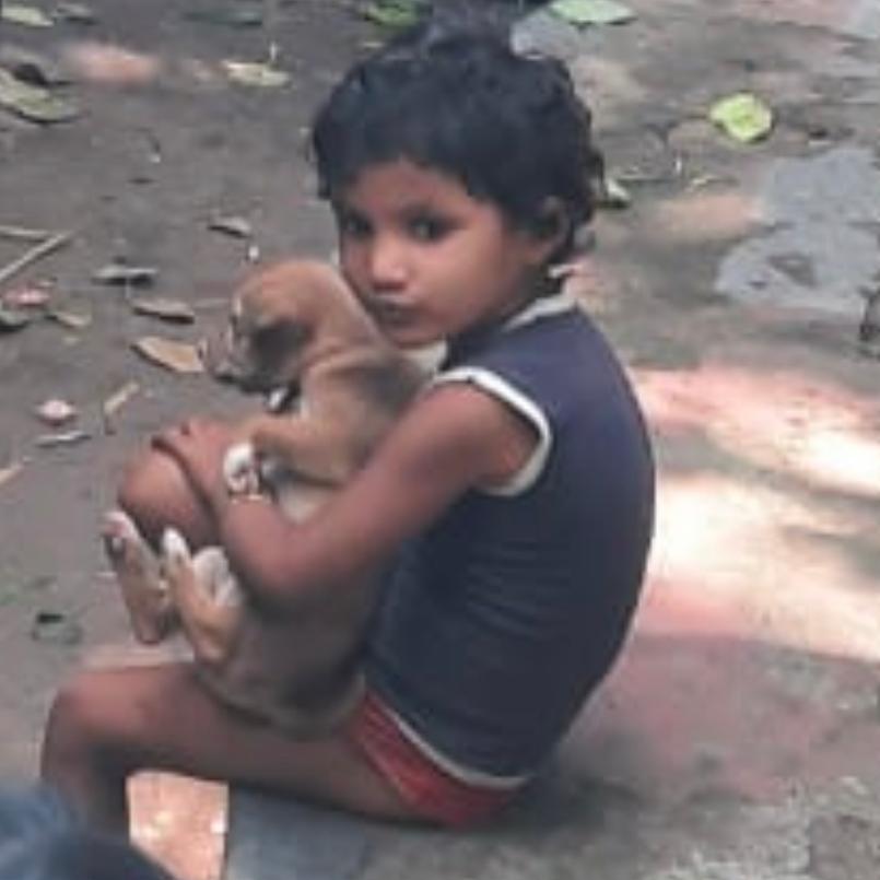 dcpbbsr's tweet photo. Dreams in eyes, caringness in heart,
Hope life will take her far and give something great !! Policeman working as Basti Mitra met her today. #BastiKuChala @BbsrUpd https://t.co/XMOvna4VuA
