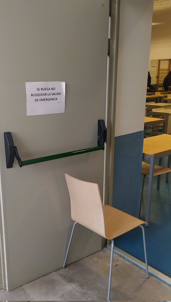 magismemes's tweet photo. Ay el día que haya un incendio🤦🏼‍♂️ https://t.co/YKvrosYVrF
