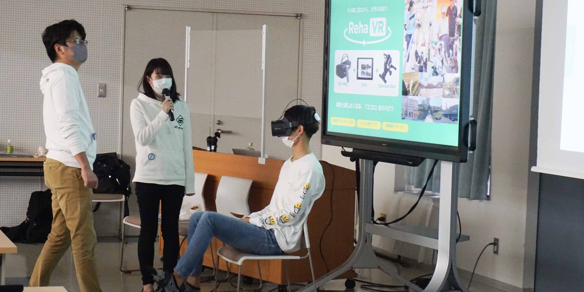 yokoreha_jimu's tweet photo. #岩崎学園 #横リハ 新カリキュラム #リハビリテーションロボティクス の授業で、 #VR リハビリ医療機器「#RehaVR」を体験!国内外の観光地をお散歩しながら、足の筋力や全身持久力をつけられます。
【silvereye株式会社⇒https://t.co/Fcj1SF5TZw】 https://t.co/VahJIvpJIe