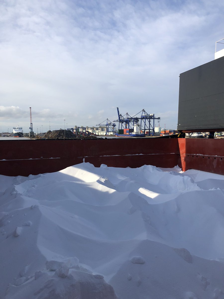 ThomasbellFert's tweet photo. Our Granular Urea vessel continues to be discharged today, weather prospects are looking good, so hoping for a productive day 🤞🏻💎 🌾 🚜 

#granularurea #keepbritainfarming #agriculture #britishfarming #farming #fertiliserfamily #diamondfertilisers #urea #qualityfert https://t.co/f2KDlYJREO