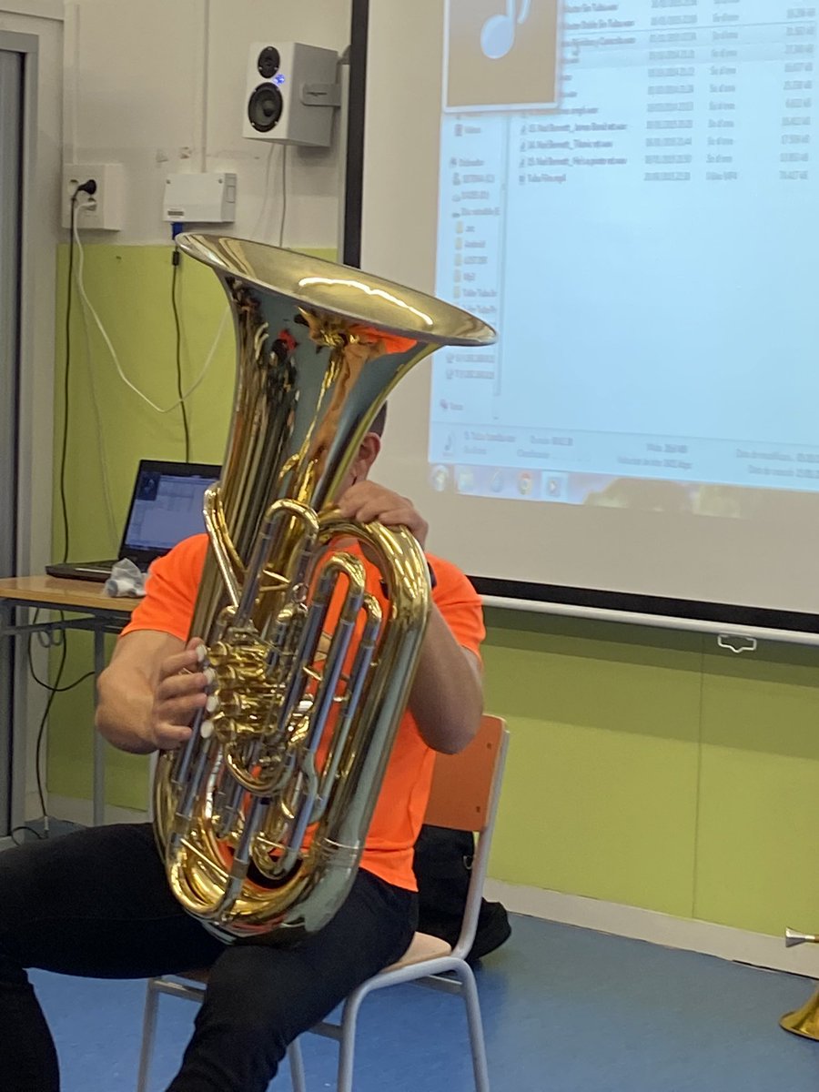 EscSotdelCamp's tweet photo. A l’escola @EscSotdelCamp seguim amb audicions musicals amb l’alumnat! Avui els infants de 5è han gaudit moltíssim 👏🏼👏🏼amb en Toni @audicioescolar🎼 música, històries i experimentació que apropen als infants al màgic món de la música🎼💫✨ @SSTTMVO  @crpaltmaresme https://t.co/q1V1GKWpUS