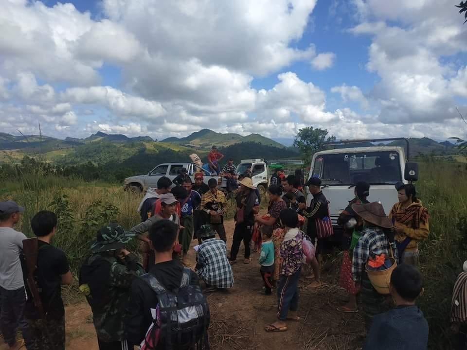 Junta soldiers had been firing artilleries and light arms in Shwepyiaye village, Hpalkhone tsp so that a public clinic and 5 residents’ houses were razed this morning. #WhatsHappeningInMyanmar #Oct27Coup #SanctionMOGE