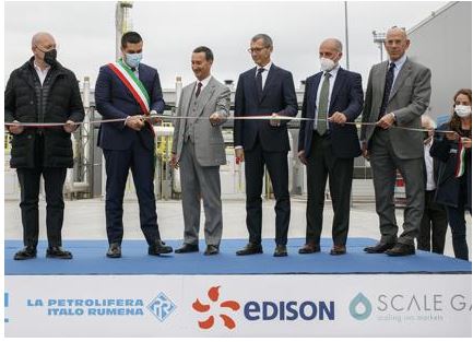 unem_it's tweet photo. #NewsAssociate
#PIR, @EdisonNews e @enagas hanno annunciato l'avvio del primo #deposito costiero small scale di #GNL al servizio della sostenibilità del #trasporto pesante e marittimo: una soluzione concreta per contribuire alla #decarbonizzazione dei #trasporti. https://t.co/ZzIR907gqs