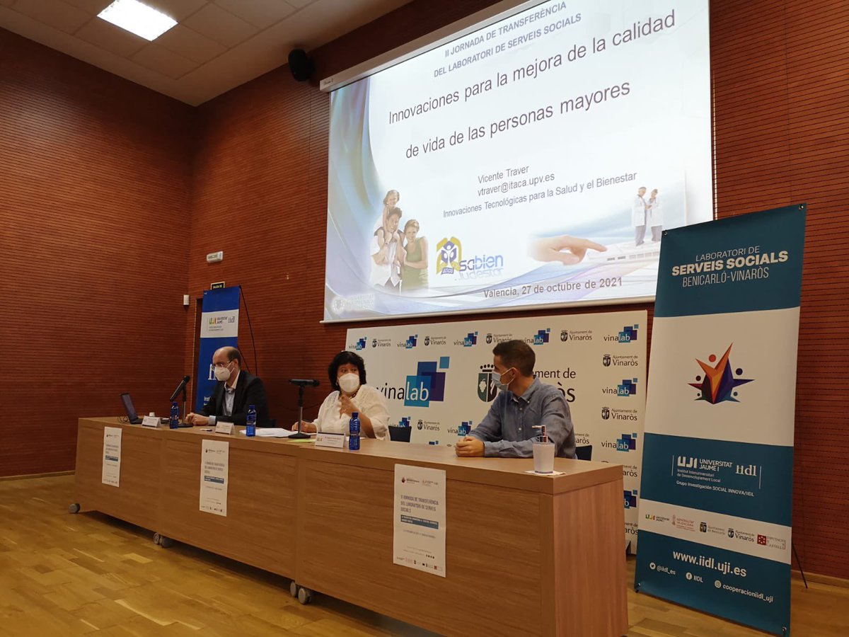 I la darrera taula: #Innovació
“Tecnologia aplicada a l’atenció dels #ServeisSocials “

<a href="/vtraver/">Vicente Traver</a> <a href="/HugoA_F/">Hugo A. Ferrer</a> <a href="/SemanticBots/">SemanticBots</a> 

II Jornada del Laboratori dels Serveis Socials  

<a href="/UJIuniversitat/">Universitat Jaume I</a> <a href="/VinaLabVinaros/">Vinalab</a> <a href="/UPV/">Universitat Politècnica de València</a>