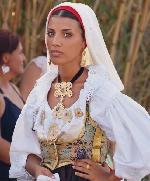 italian traditional dress