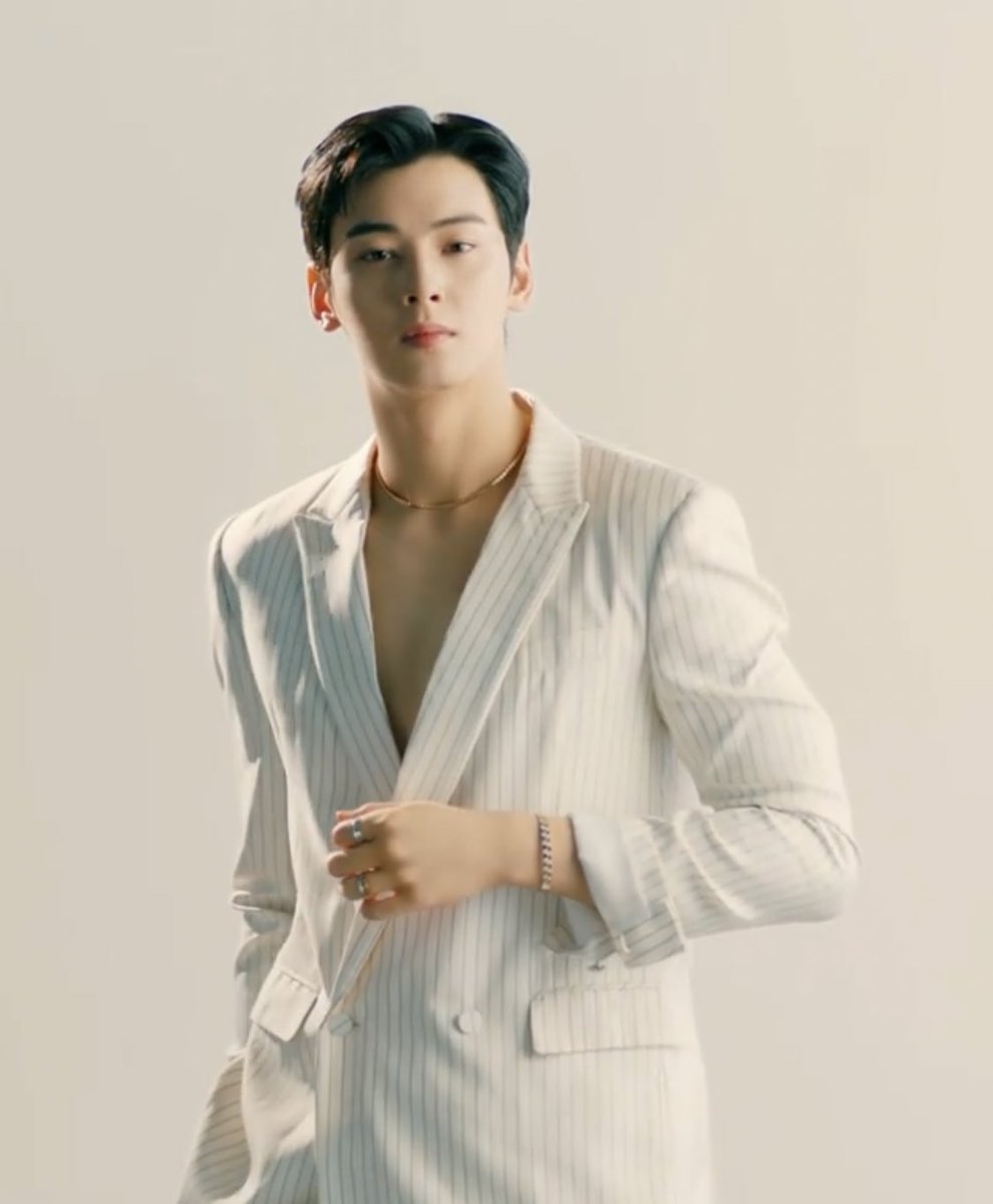 daylightsanha's tweet photo. eunwoo looking expensive as always with these shots https://t.co/doDAGlGygI