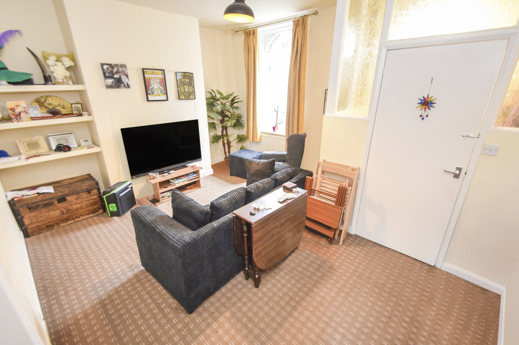 Mac_Thackley's tweet photo. 🏡 FOR SALE - A spacious Grade II Listed 'Titus Salt' terrace house, situated in #Saltaire Village.

✅ Two bedrooms
✅ Spacious lounge
✅ Kitchen
✅ House bathroom
✅ Permit parking
✅ Enclosed garden
✅ £225,000

See more on our website ➡️ https://t.co/g0dRYdZG9A https://t.co/2eP8PADVCO