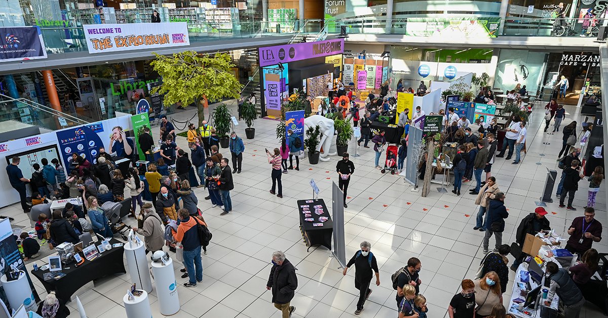 uniofeastanglia's tweet image. We&apos;re right in the middle of @NorwichSciFest and its been fantastic to be part of it 🔬🧫🧮🤖

If you haven&apos;t visited us yet, there&apos;s a range of activities and events on until Saturday ➡️ bddy.me/3nv1Eus 

#NorwichSciFest #ClimateOfChange #ProjectChange