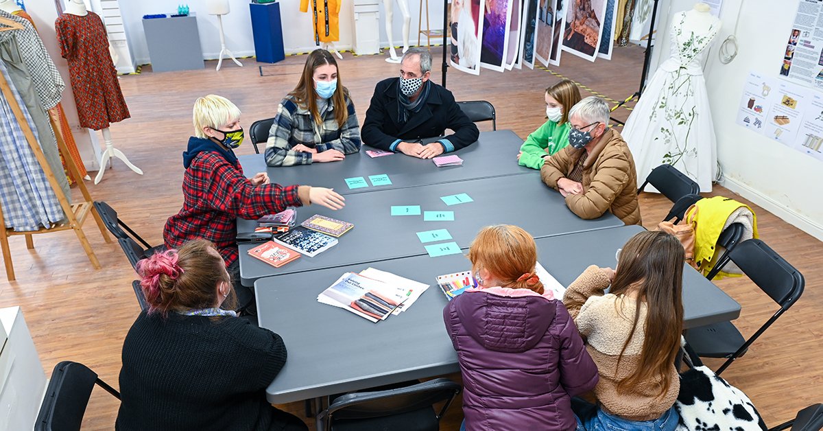 uniofeastanglia's tweet image. We&apos;re right in the middle of @NorwichSciFest and its been fantastic to be part of it 🔬🧫🧮🤖

If you haven&apos;t visited us yet, there&apos;s a range of activities and events on until Saturday ➡️ bddy.me/3nv1Eus 

#NorwichSciFest #ClimateOfChange #ProjectChange