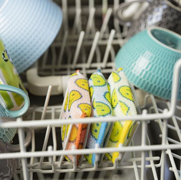 scrubdaddy_uk's tweet photo. Did you know Scrub Daddy products are top rack dishwasher safe? ๐ #ScrubDaddy #ScourDaddy #Dishwasher #Clean #Sanitise #Hinchers #Hinching #MrsHinch #Cleaning https://t.co/GICvkT5sRq