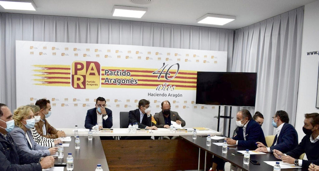 AragonPAR's tweet photo. 📑 La nueva Comisión Ejecutiva del #PAR, elegida en el XV Congreso y con la presidencia de @ArturoAliaga_, impulsa la #renovación de todos los órganos territoriales del partido.
 #municipal #comarcal #intercomarcal

🔗 Más información ➡️ https://t.co/BeGh6uwLDW https://t.co/hI2euHdL7n