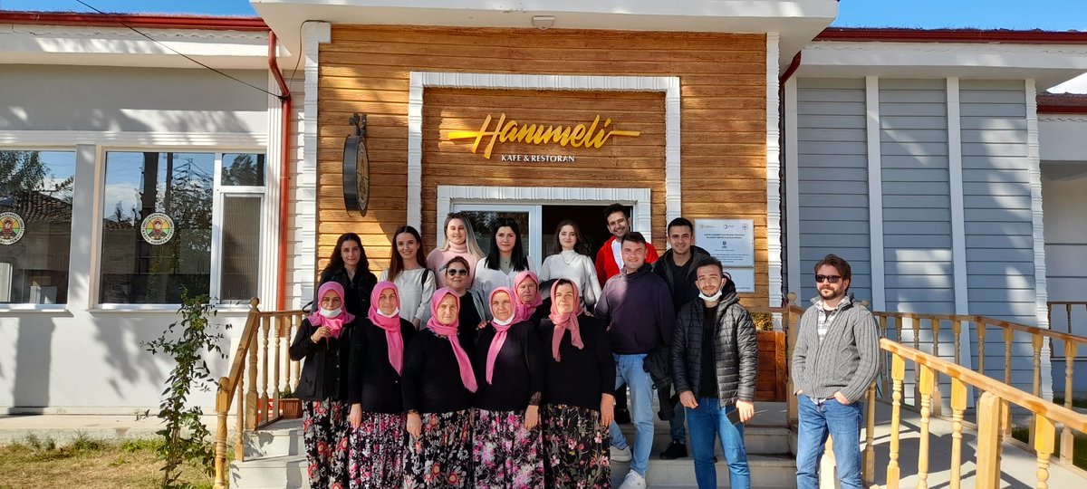 Turizm İşletmeciliği Bölüm Başkanı Prof. Dr. Şirvan Şen Demir eşliğinde lisansüstü öğrencilerle İslamköy Hanımeli Kadın Girişimi Üretim ve İşletme Kooperatifi'nde kahvaltı yapıldı. Kahvaltıda öğrencilerle yeni proje konuları değerlendirildi.