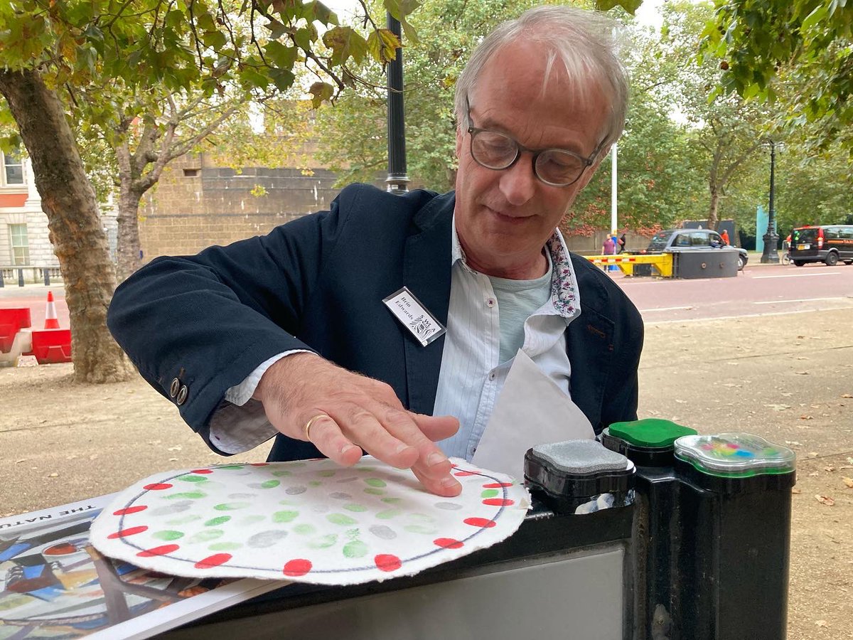 ElaineRartist's tweet photo. ‘We all have the same dna’ Brin Edward’s @swlanaturaleye ( artist) adding his #fingerprint to #SPOTtimespotTIME #conservationmeanslife #alllife #sittingequally #artaunifyinglanguage #nature #naturalworld #wildlife #https://www.instagram.com/p/CVhreytKSom/?utm_medium=copy_link https://t.co/gkq3lkf2wH