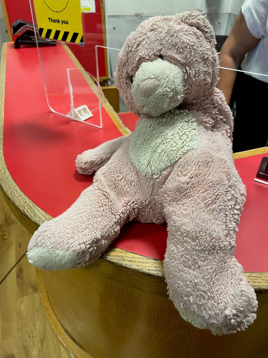 bhx_official's tweet image. Dear owner, I've been found on the Air-Rail Link at Birmingham Airport, and I am waiting at Luggage Point for you to come and collect me.