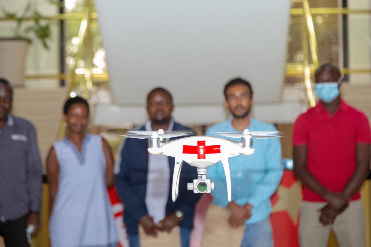 KenyaAirways's tweet photo. Congratulations to our pioneer team for completing #FahariAviaton's first #RemotePilotLicense course. Learn more about the course today by visiting the Fahari Aviation website at https://t.co/2yTmFlJrAm #UAV #DroneTechnology https://t.co/xMAlBLoobD