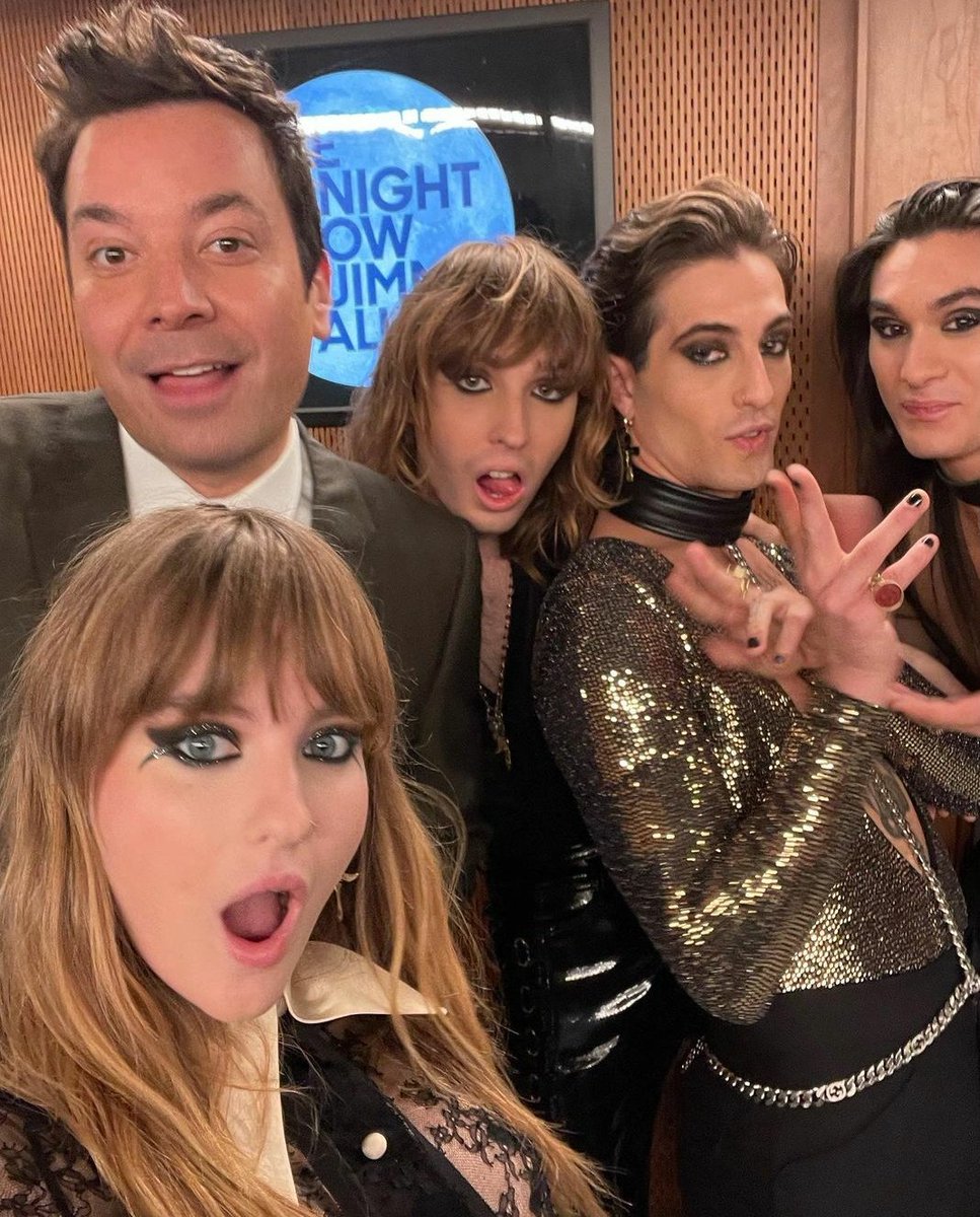 shmtpwk's tweet photo. pazzeschi⚡ #FallonTonight https://t.co/6LBccePVe6