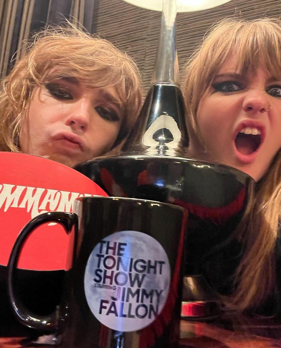 shmtpwk's tweet photo. pazzeschi⚡ #FallonTonight https://t.co/6LBccePVe6