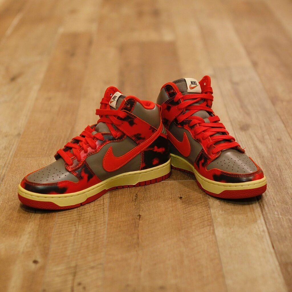 EMINOR_SNEAKERS's tweet photo. 【NEW ARRIVAL】
NIKE DUNK HIGH 1985 SP
DD9404-600(2021)
オリジナルカラー「UNLV」を彷彿とさせ、ヴィンテージ感のあるソールを採用した1足。
#Eminor
#Emnr
#イーマイナー
#NIKE
#ナイキ
#DUNK
#ダンク
#DUNKHIGH
#DUNKHI
#DUNKHI1985
#UNLV
#DUNKUNLV
#NIKEUNLV https://t.co/sVTYJXAWWL