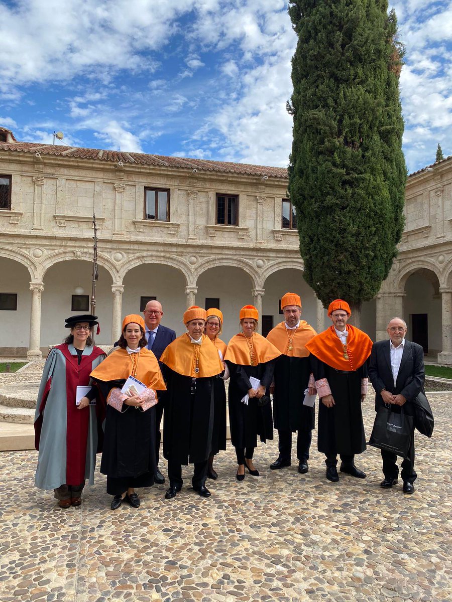 macam_uam's tweet photo. Enhorabuena querido profesor, D. Leandro Cañibano, Presidente de AECA, por su nombramiento como Doctor Honoris Causa por la Universidad de Alcalá, en reconocimiento a su trayectoria personal, docente e investigadora. #somosmacam #investidura #contabilidad #auditoria https://t.co/uv22e9LBhg