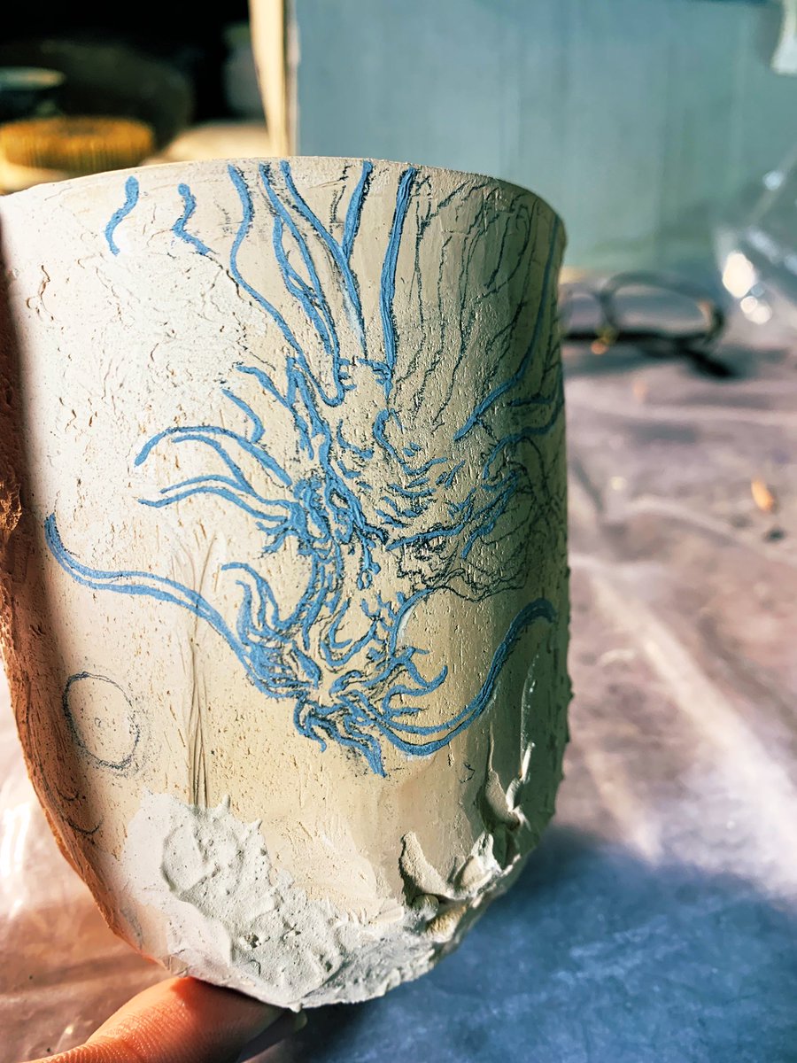 futagodoryuu's tweet photo. 『皇帝龍』
本日二個目の作品。
手描き。
目と肩が疲れまる〜(^^;;
#酒器 #ロックカップ #漫画 #ゲーム #イラスト #龍 #西龍海 https://t.co/Sm9hCdECvu