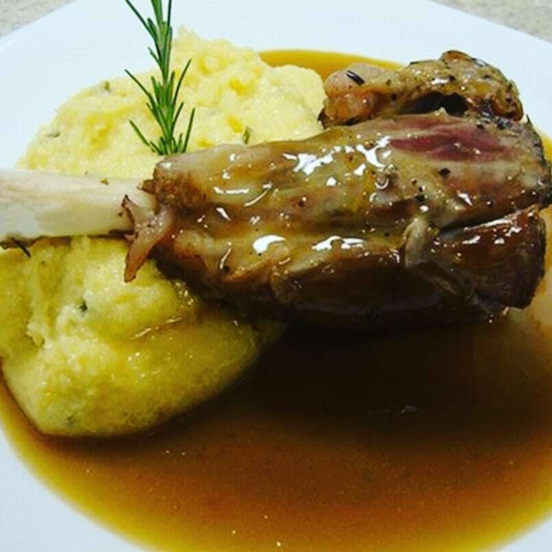 IlCandeliere's tweet photo. Voglia di qualcosa di caldo? Oggi nel nostro menù of the day STINCO alla birra E POLENTA!!!🤤 #stinco #polentataragna #birraporetti6luppoli #menuoftheday #delicius #food #instafood #tasty #tastyfood https://t.co/Ke2nsRWSr1 Voglia di qualcosa di caldo? Oggi nel nostro menù … https://t.co/0edaMELef8