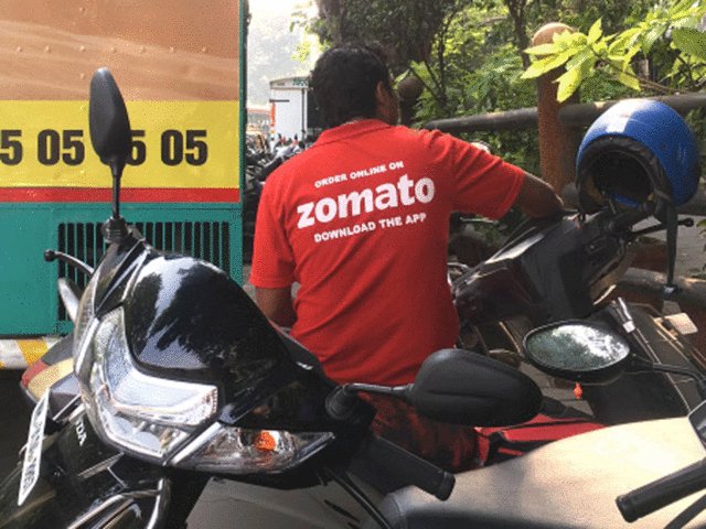 AnuragM64311347's tweet photo. The candidate got selected as Assistant Manager in DMRC. But forced to work as a zomato valet .
Thanks covid-19 and @OfficialDMRC for showing us the acche din. https://t.co/xsRsNHDKDw