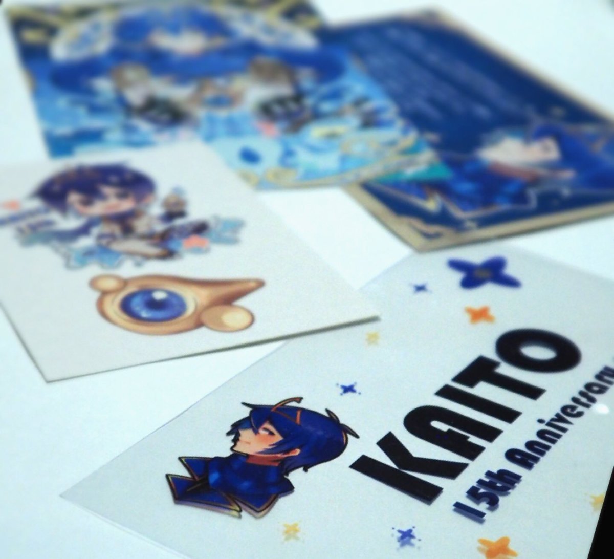 マジミラKAITO15thセットのペンライトフィルムとボディシールのサンプル写真です🍨
(特典ポスカは2枚ではなく1枚で裏表印刷です)
※販売は20時ちょうどにURLをツイート予定
#MM21_KAITO15thセット