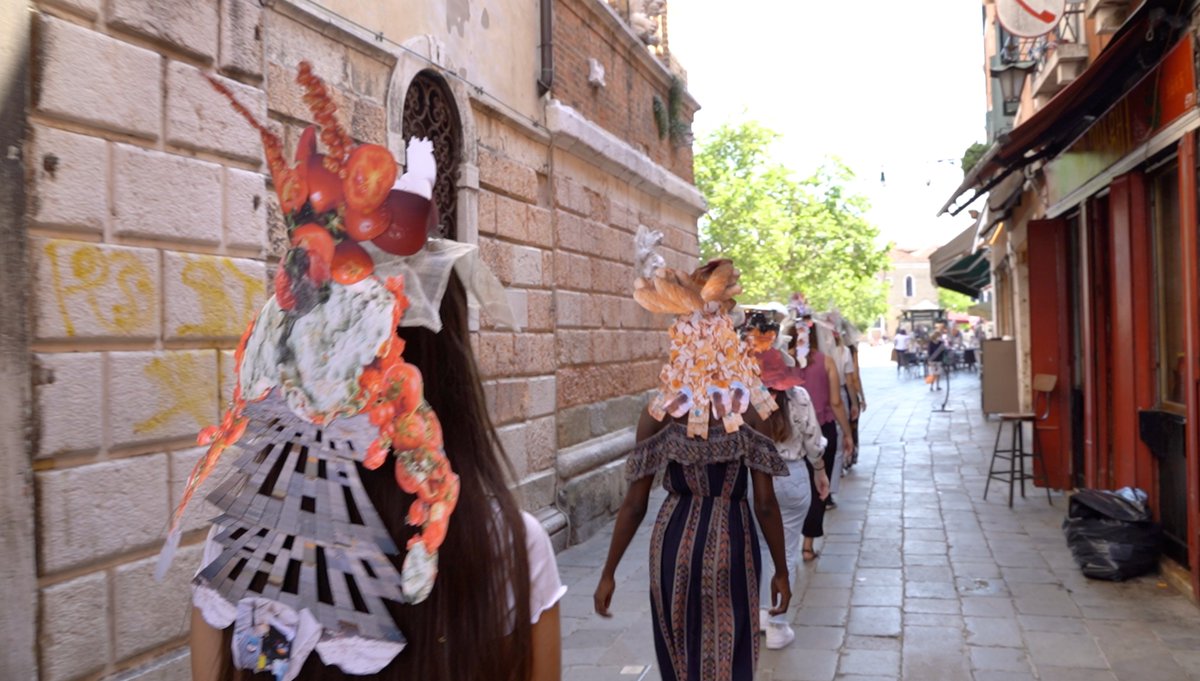 📢 #Artist Gayle Chong Kwan is looking for volunteers to be part of a piece of #performanceart this weekend! If you are a woman 18+ and available from 2-4pm on Fri, Sat or Sun, and would like to take part in a procession in #Exeter, please email studio@gaylechongkwan.com ✨
