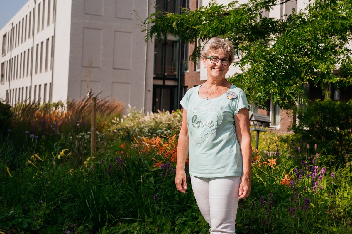 Mrs. Senior Pride Lenie van Breda vertelt in het jaarverslag van LHBTI-belangenorganisatie COC Nederland over haar inzet voor 'roze ouderen' binnen BrabantZorg.

Het artikel 'OUD&amp;PROUD' vind je vanaf pagina 38 van het jaarverslag. bit.ly/3jIutCp