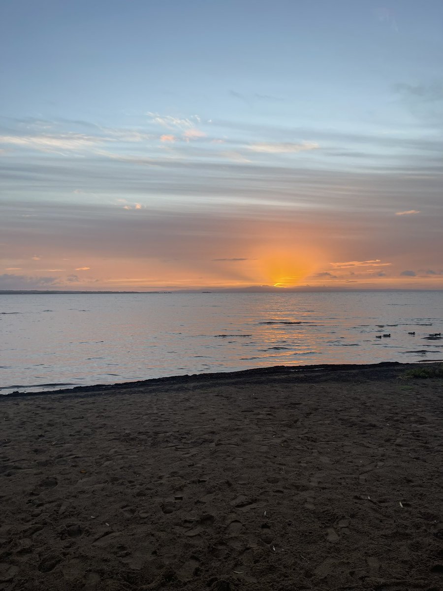 SwimmingmammyNI's tweet photo. Ballyronan sunrise Monday morning #ows #mumlife #bosslady #swimming #charliemcleod #dryrobes #purple #40slife #40sclub #singlelife #swimming #coldwater https://t.co/pGE54mLMg5