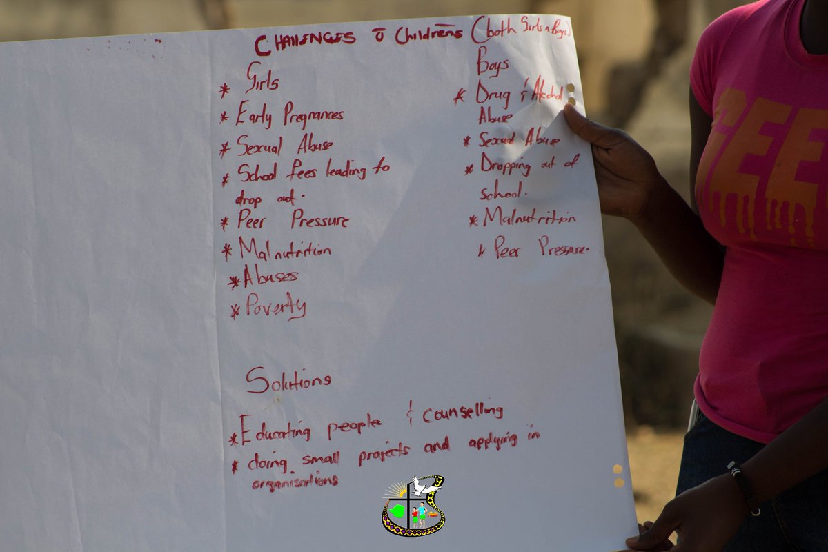 HOCICZW's tweet photo. Group Exercises that revolve around thematic questions based on issues of child sexual violence have played an integral part in our community dialogues. Our stakeholders express themselves better using this form of engagement.
#SCSV
#HocicZw https://t.co/0Jw4atlF6W