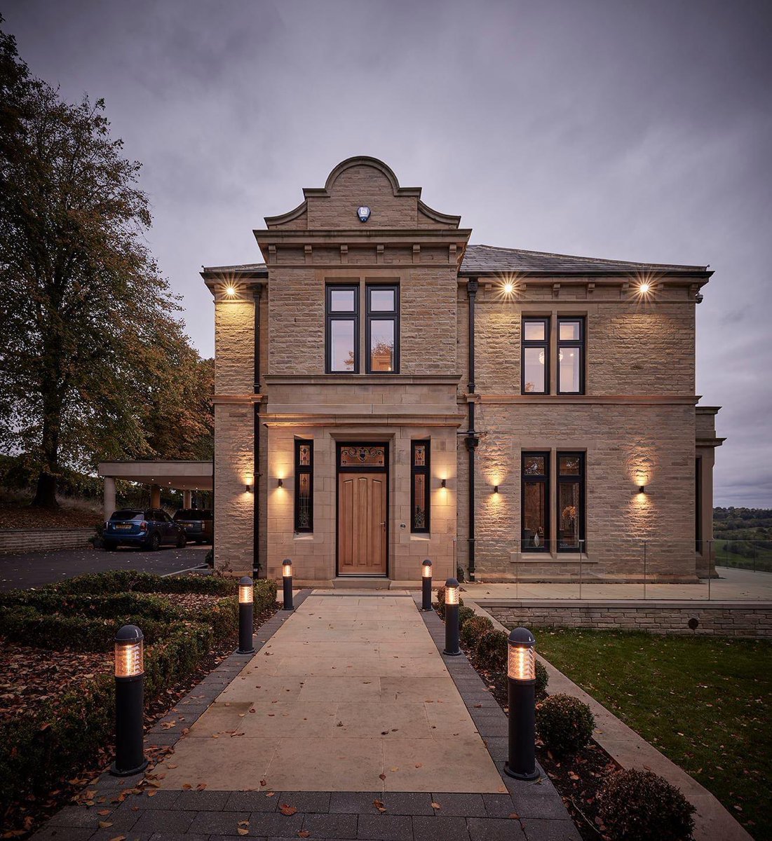 swift_timber's tweet image. How amazing do our doors and windows look 😍 Fabulous design work by @orangedesignstudio, so elegant and simply stunning. So honoured to have been a part of this project. #timber #bespoke #doors #windows #engineeredwood #fenestration #construction #arcitecture #design